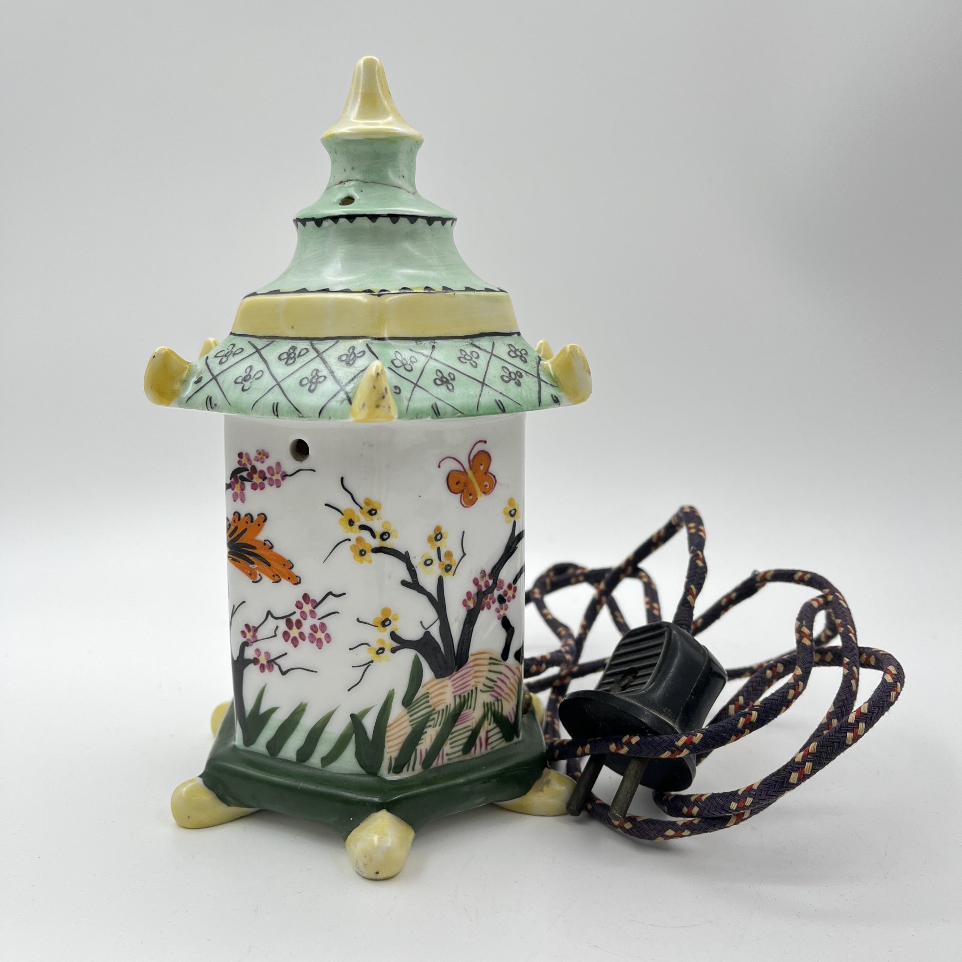 Ночник "Пагода", фарфор, роспись, металл, Ленинградский завод фарфоровых изделий (ЛЗФИ), СССР, 1956-1967 гг.