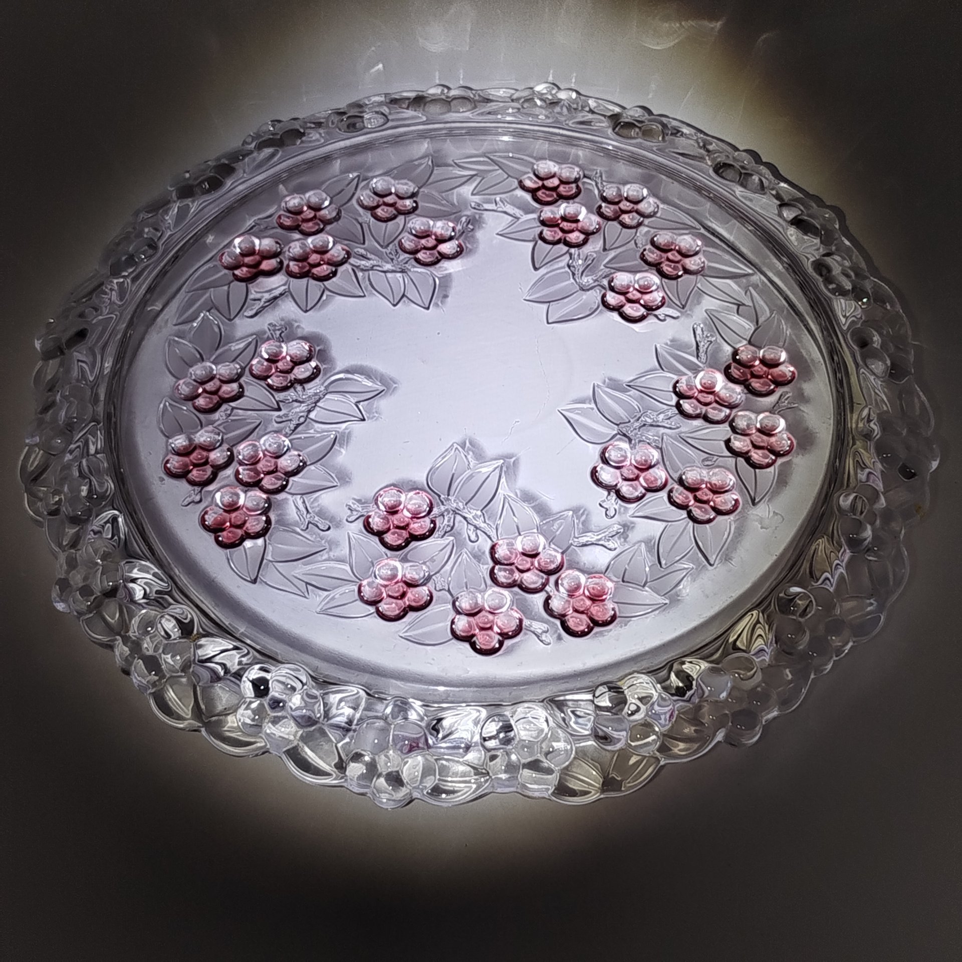 Ваза для сервировки (тортница) с рельефным декором в виде цветов, Walther Glas