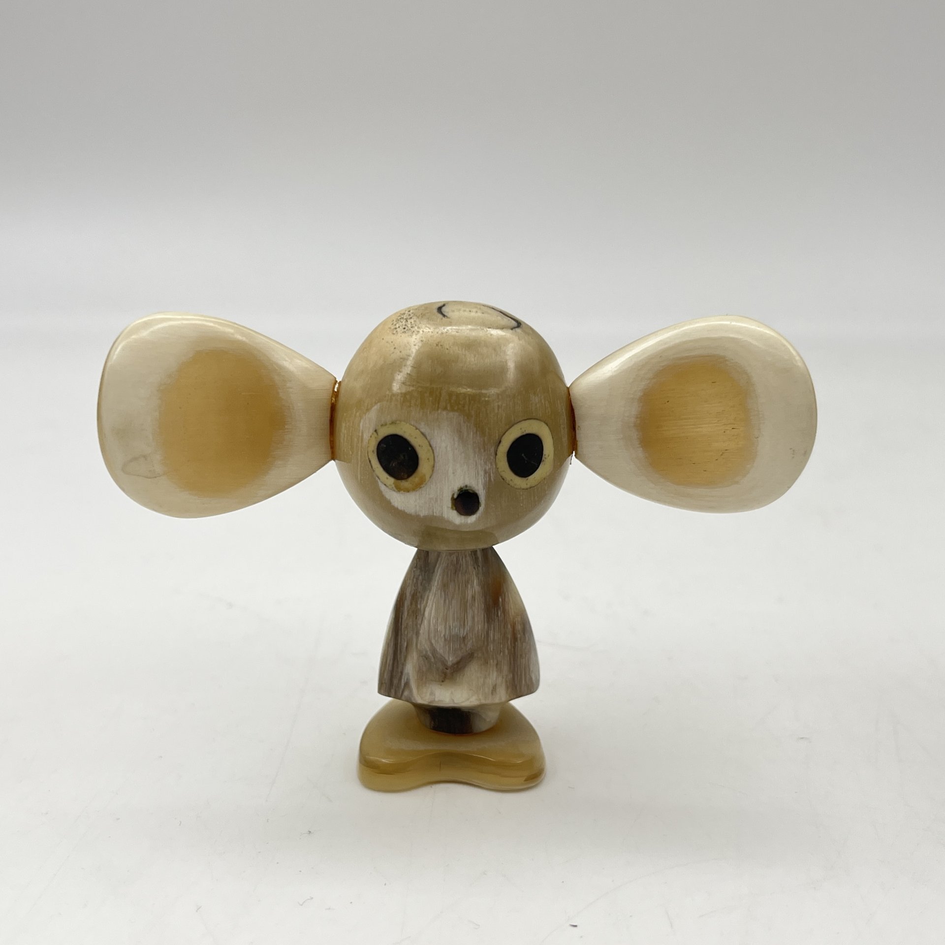 Статуэтка "Чебурашка", рог, резьба