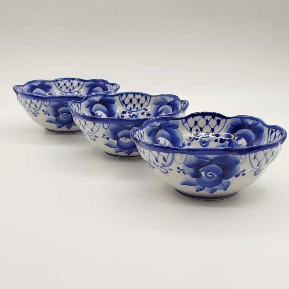 Набор из 3-х миниатюрных салатников с цветочным декором, Гжель, фарфор, роспись, Российская Федерация, 1991-2015 гг.