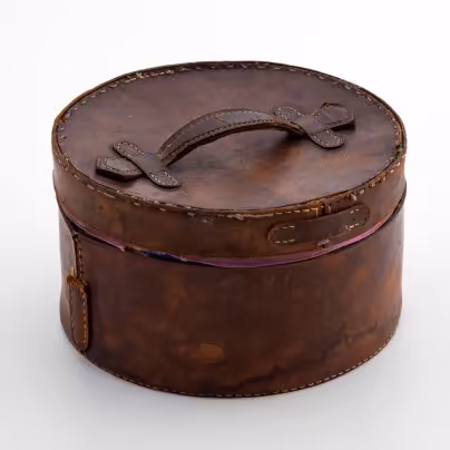 Коробка круглой формы (под манжеты и воротнички), кожа, шёлк
