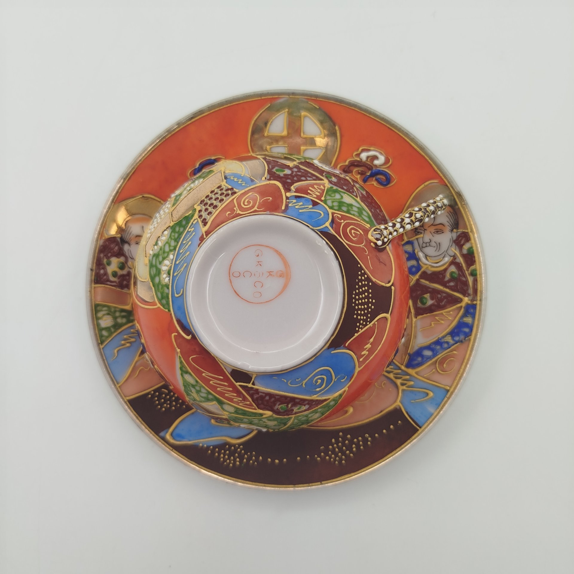 Пара кофейная "Архаты", выполненный в стилистике Сацума (Satsuma), фарфор, роспись, золочение, Япония, 1960-1980 гг.