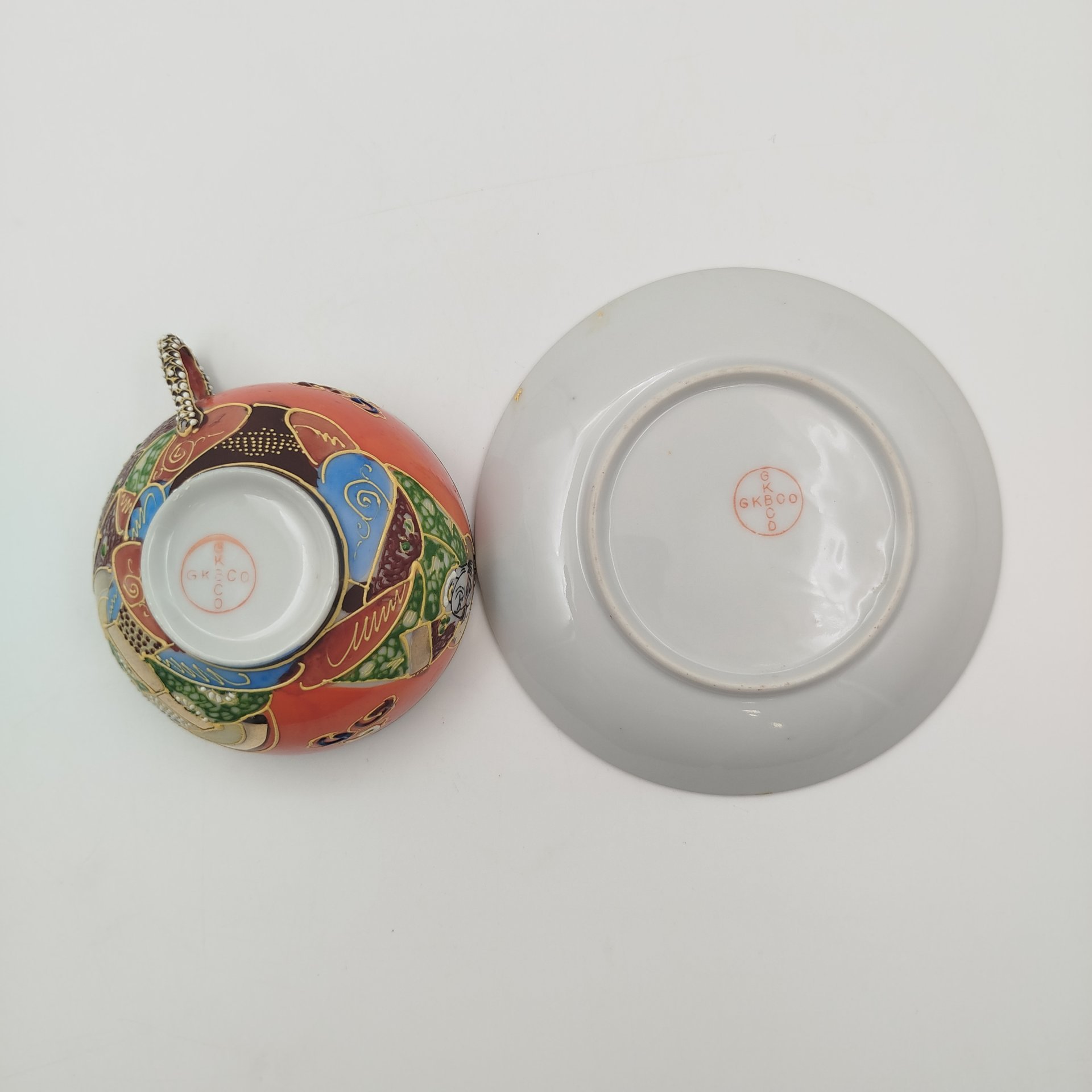 Пара кофейная "Архаты", выполненный в стилистике Сацума (Satsuma), фарфор, роспись, золочение, Япония, 1960-1980 гг.