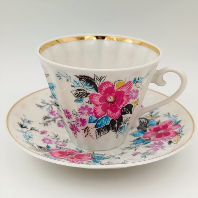 Чайная пара в подборе  (блюдце "Ситец", чашка "Март"), форма "Лучистая", автор формы Н.П. Славина