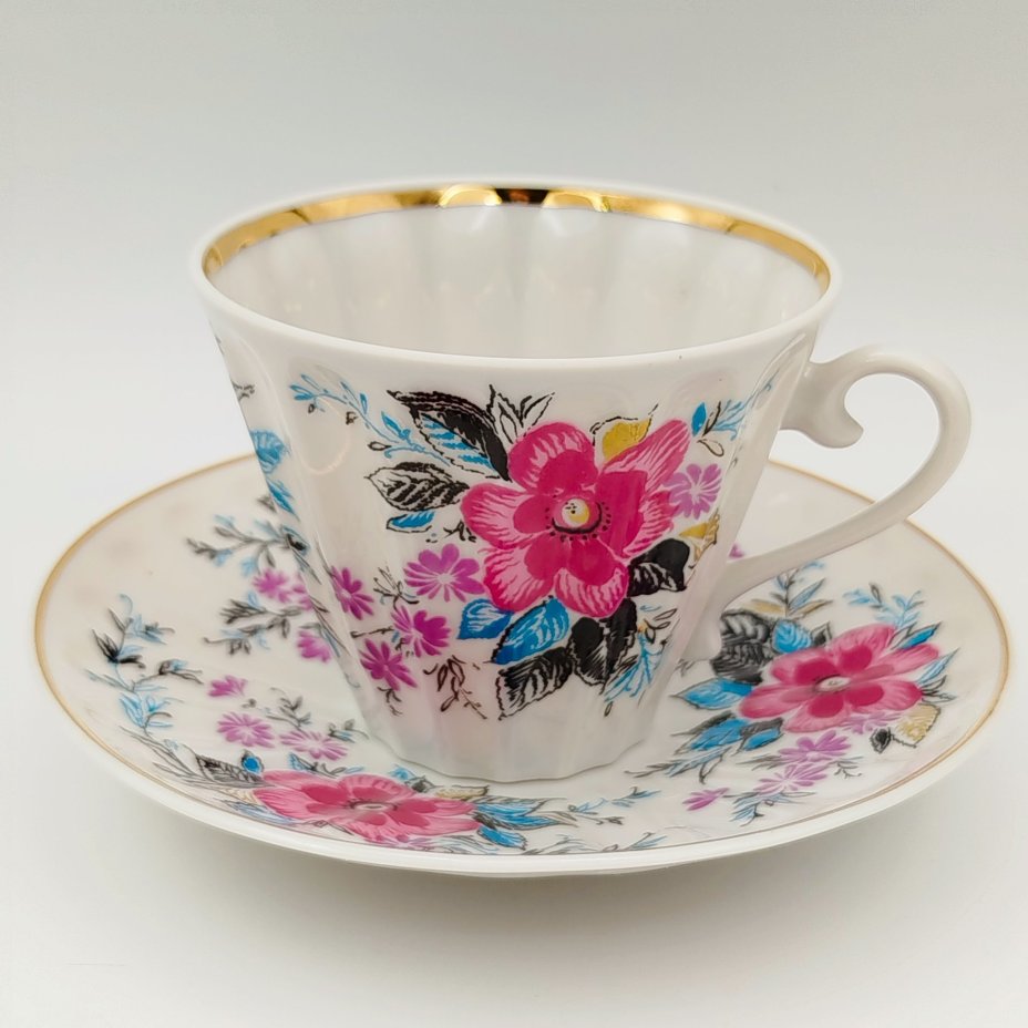 Чайная пара в подборе  (блюдце "Ситец", чашка "Март"), форма "Лучистая", автор формы Н.П. Славина