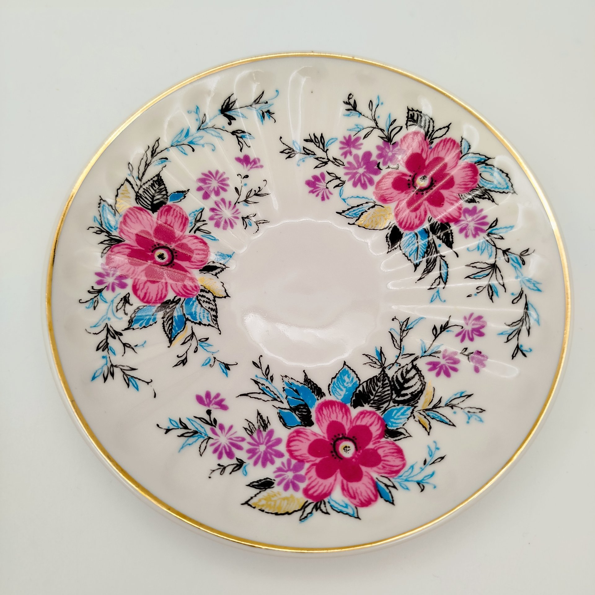 Чайная пара в подборе  (блюдце "Ситец", чашка "Март"), форма "Лучистая", автор формы Н.П. Славина