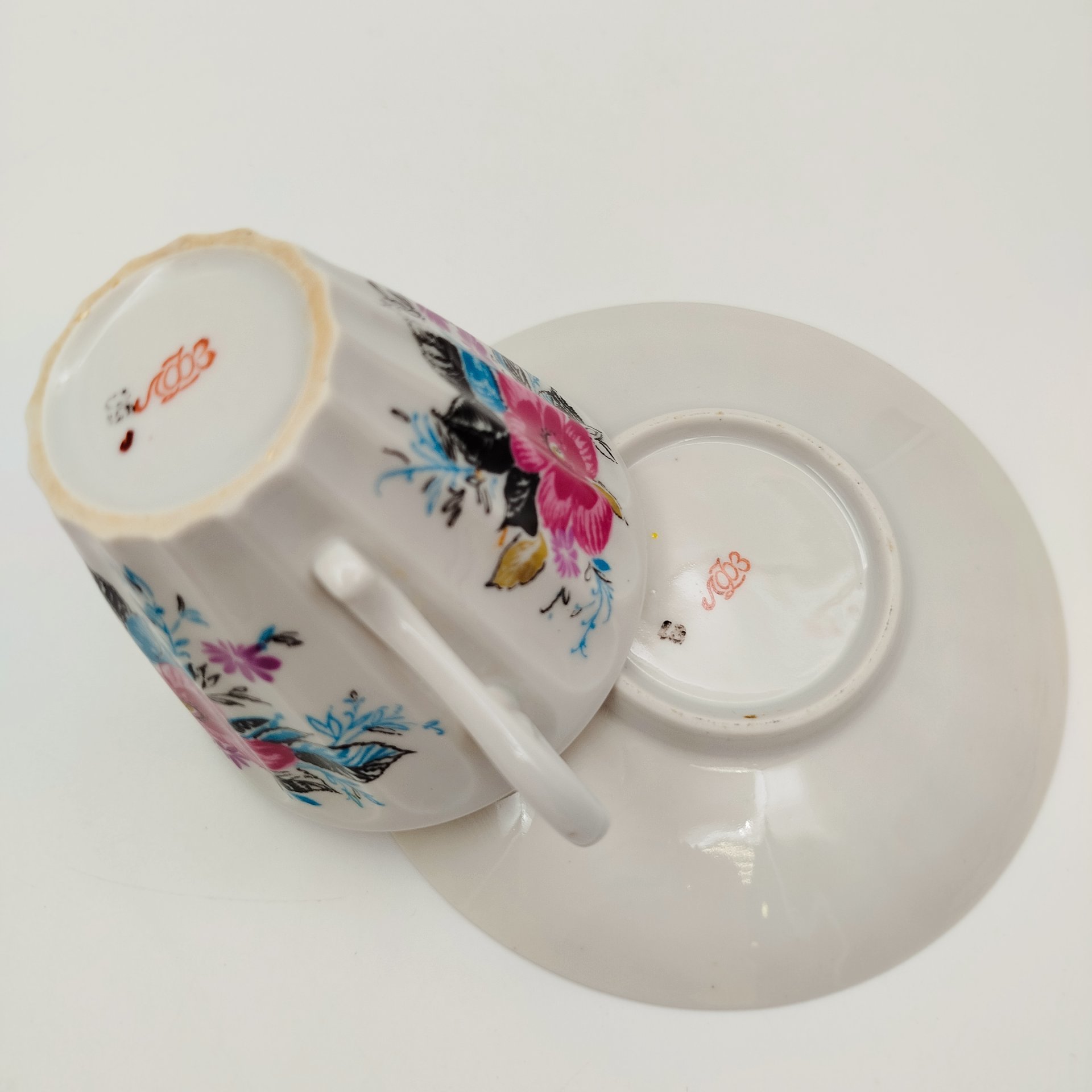 Чайная пара в подборе  (блюдце "Ситец", чашка "Март"), форма "Лучистая", автор формы Н.П. Славина