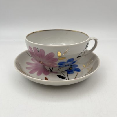 Пара чайная с цветочным декором в виде астр, фарфор, роспись, золочение, Дулевский фарфоровый завод (Дулёво), СССР, 1968-1991 гг.