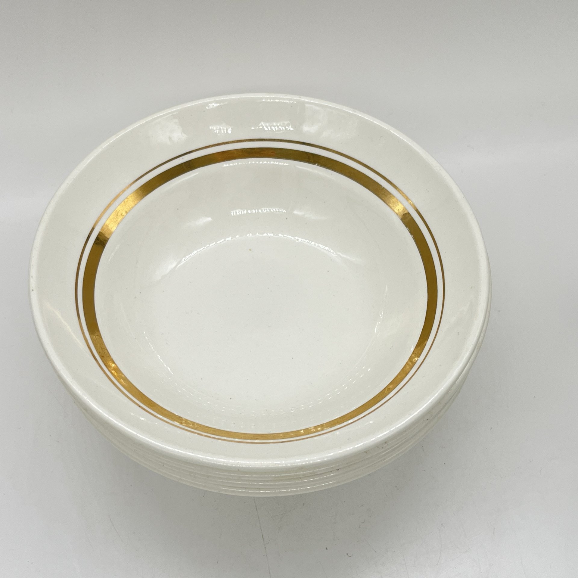 Набор из 4 суповых тарелок с декором в виде золотых полос, фаянс, золочение, Конаковский фаянсовый завод им. М.И. Калинина (ЗиК Конаково), СССР, 1960-1990 гг.