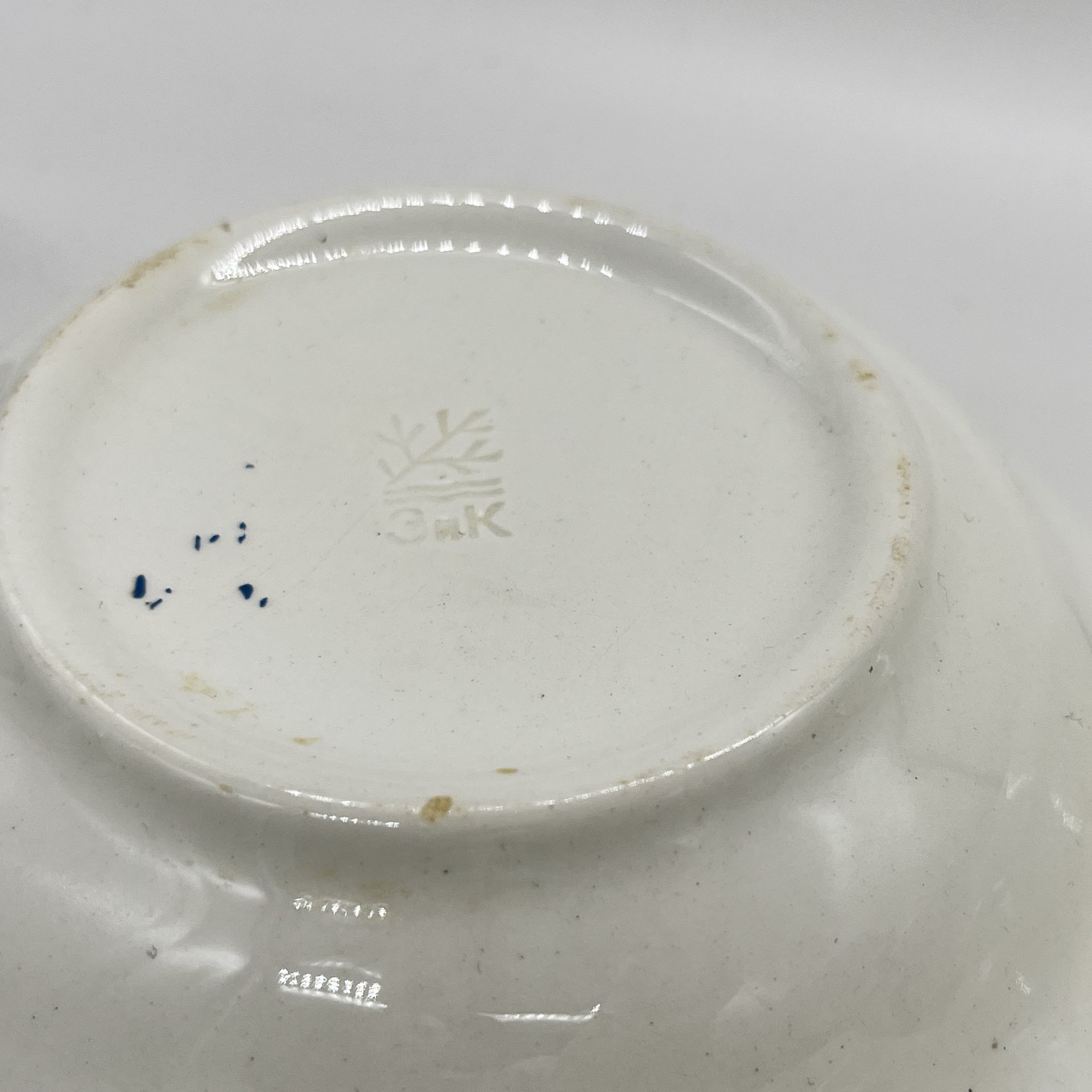 Набор из 4 суповых тарелок с декором в виде золотых полос, фаянс, золочение, Конаковский фаянсовый завод им. М.И. Калинина (ЗиК Конаково), СССР, 1960-1990 гг.