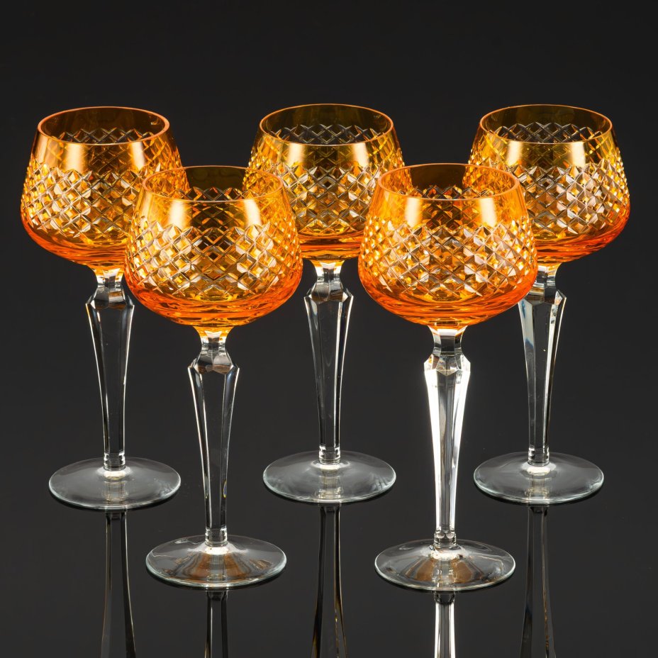 Набор бокалов янтарного цвета с граненой ножкой на 5 персон, стекло, гранение, резьба, Германия, 1950-1970 гг.