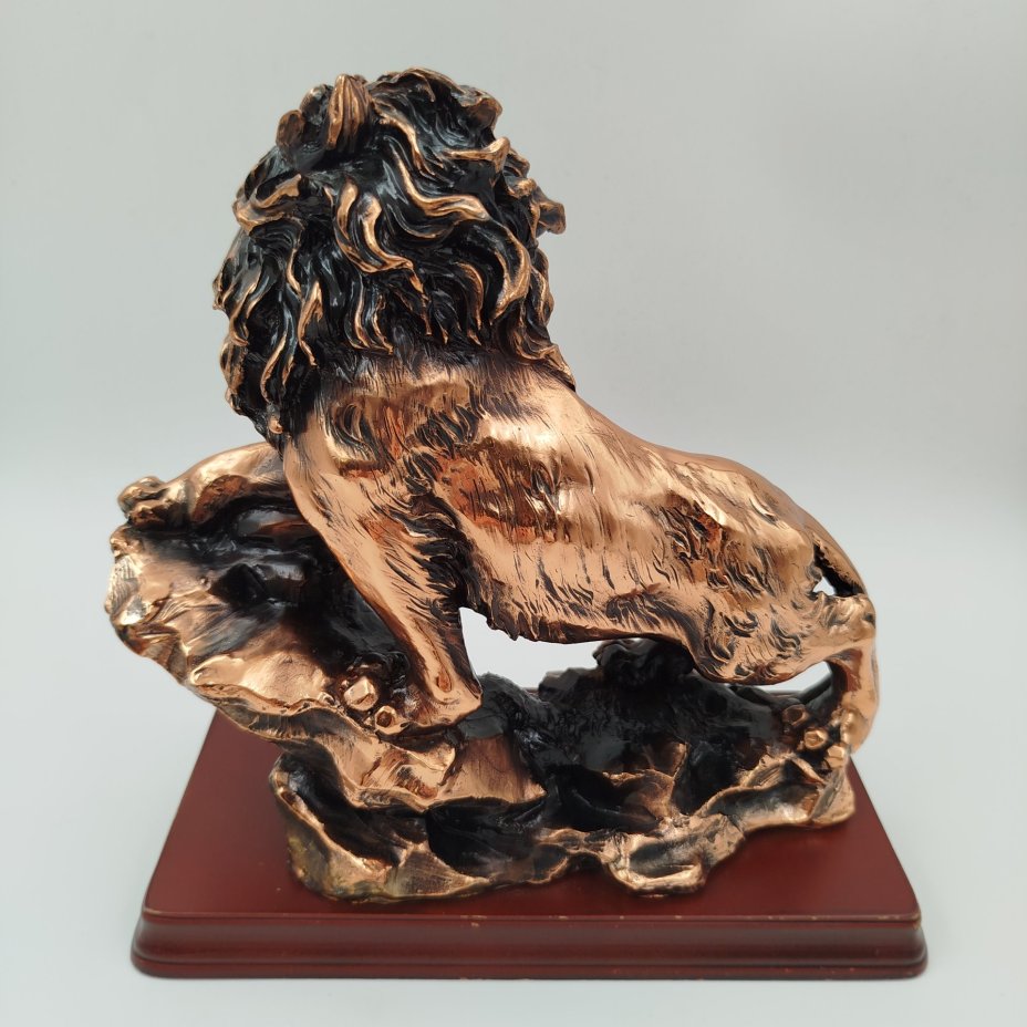 Статуэтка «Лев», композитный материал, фанера, Западная Европа, 1980-2000 гг.