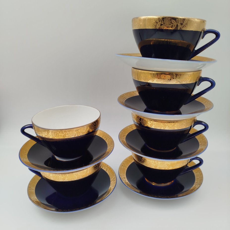 Набор из шести чайных пар с орнаментальным декором, форма "Утро" (автор В.Л. Семенов), фарфор, крытье кобальтом, золочение, Ленинградский фарфоровый завод (ЛФЗ), СССР, 1960-1970 гг.