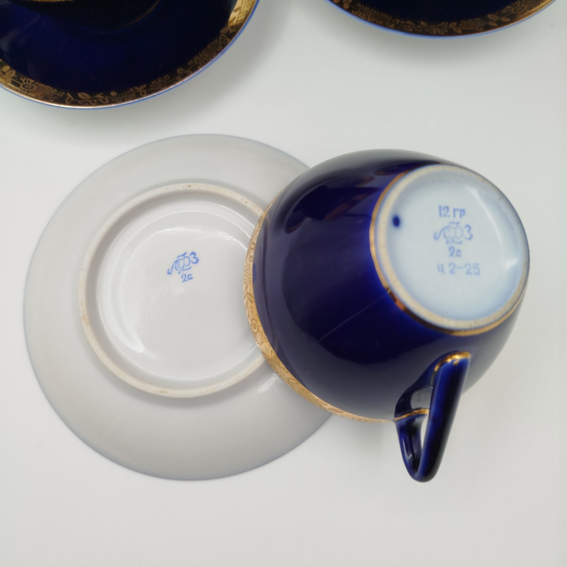 Набор из шести чайных пар с орнаментальным декором, форма "Утро" (автор В.Л. Семенов), фарфор, крытье кобальтом, золочение, Ленинградский фарфоровый завод (ЛФЗ), СССР, 1960-1970 гг.