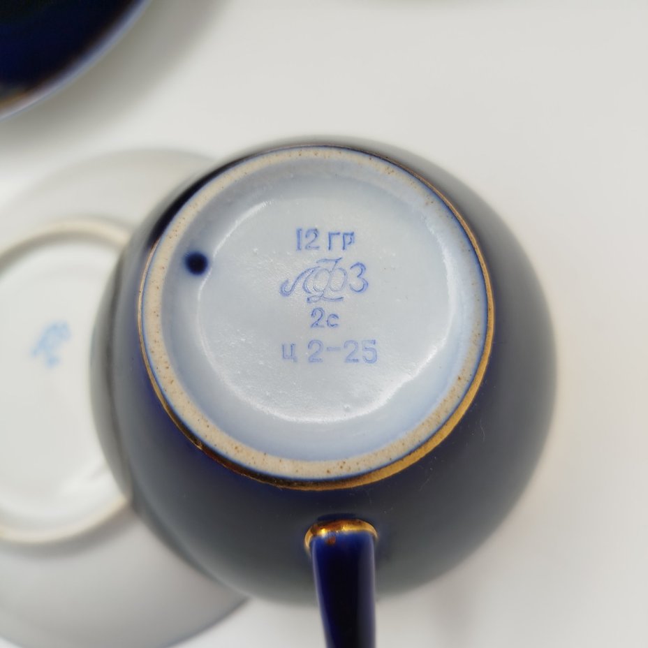 Набор из шести чайных пар с орнаментальным декором, форма "Утро" (автор В.Л. Семенов), фарфор, крытье кобальтом, золочение, Ленинградский фарфоровый завод (ЛФЗ), СССР, 1960-1970 гг.