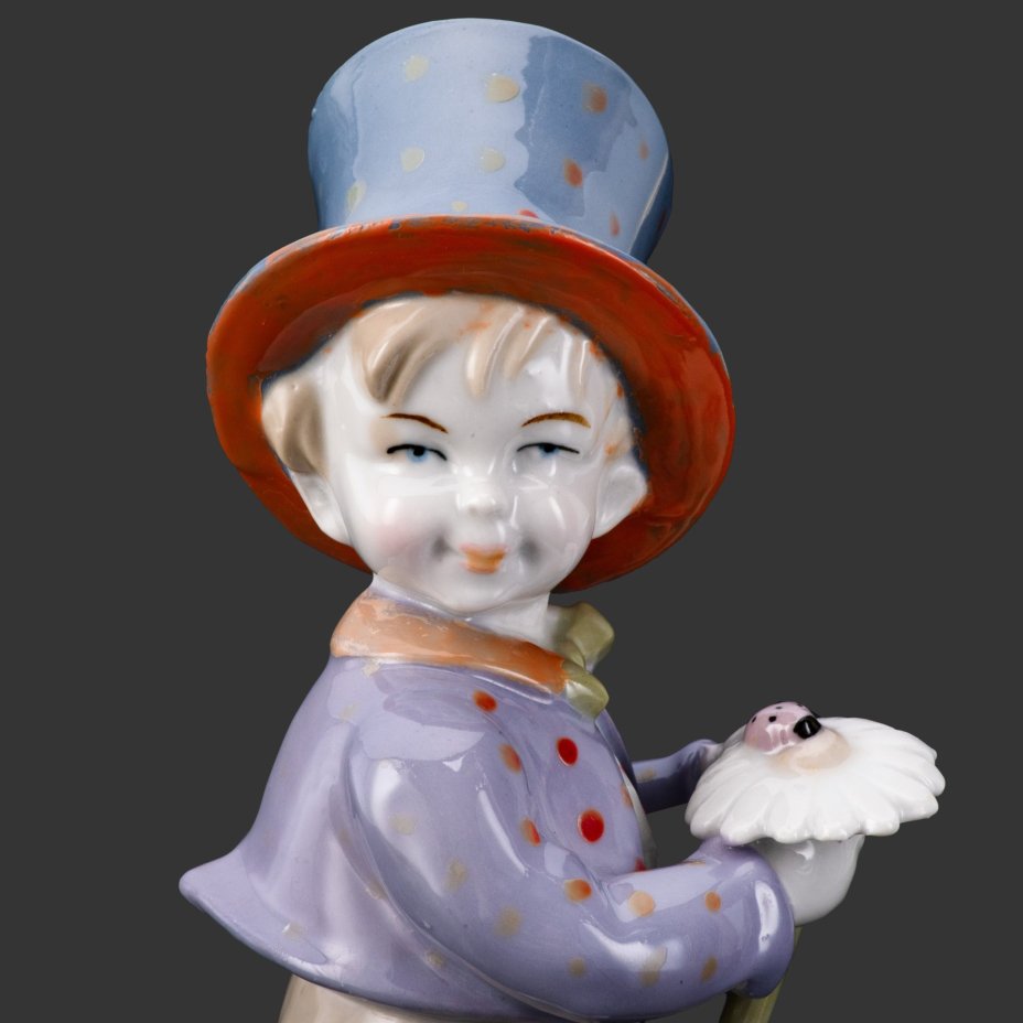 Статуэтка "Мальчик с ромашкой", фарфор, роспись, VEB Porzellanfiguren Lippelsdorf (Липпельсдорф), ГДР, 1974-1990 гг.