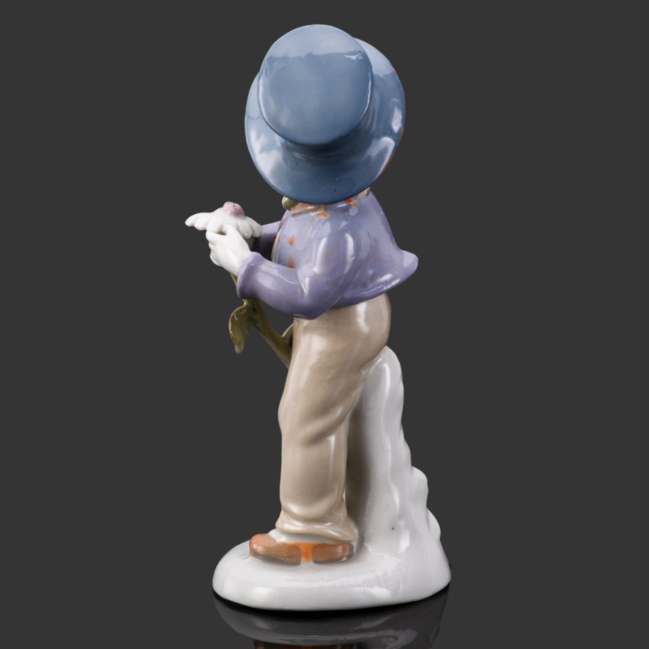 Статуэтка "Мальчик с ромашкой", фарфор, роспись, VEB Porzellanfiguren Lippelsdorf (Липпельсдорф), ГДР, 1974-1990 гг.