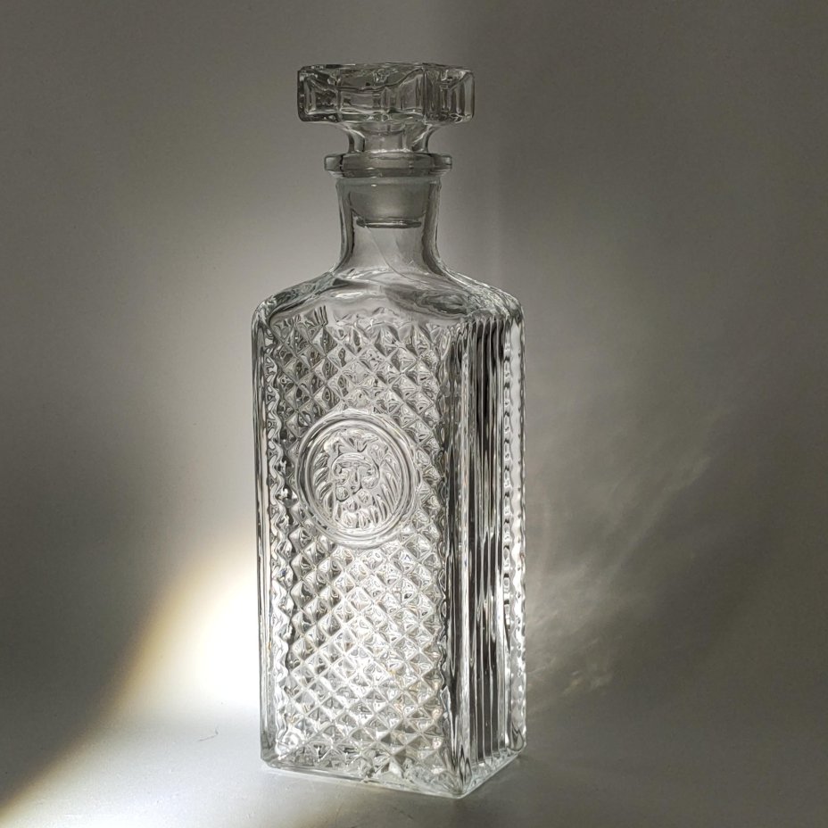 Графин (штоф) четырехугольной формы с рельефным геометрическим декором, стекло, СССР, 1970-1990 гг.