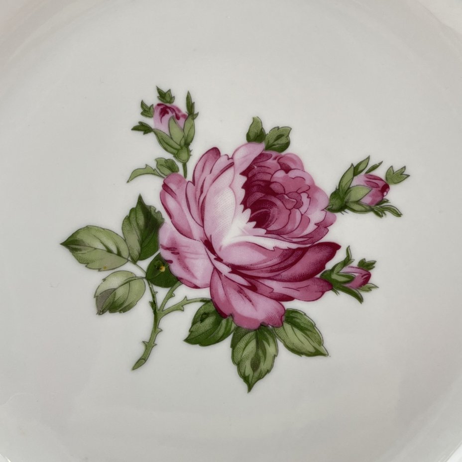 Набор из 6-ти обеденных тарелок, украшенных изображением розы, фарфор, деколь, золочение, Kahla, ГДР, 1968-1987 гг.