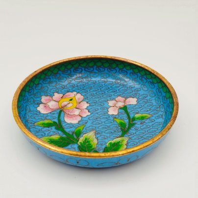 Розетка с цветочным декором на облачном фоне, латунь, перегородчатая эмаль (клуазоне), Китай, 1950-1980 гг.