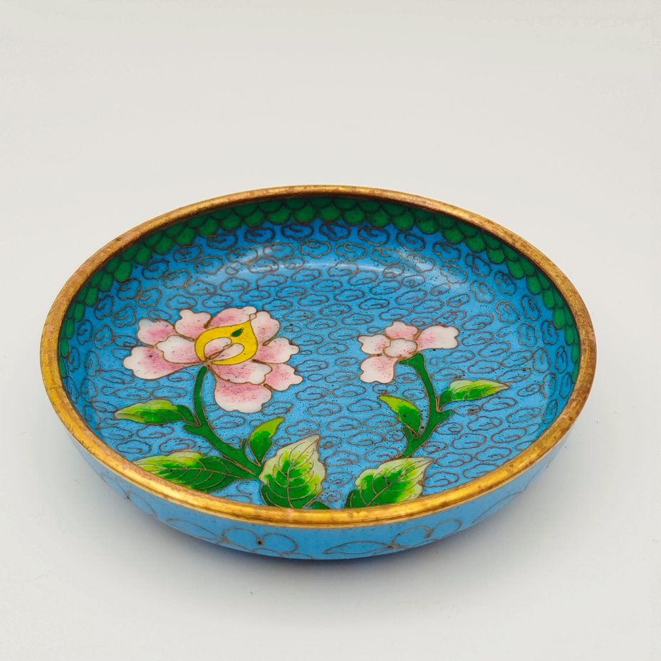 Розетка с цветочным декором на облачном фоне, латунь, перегородчатая эмаль (клуазоне), Китай, 1950-1980 гг.