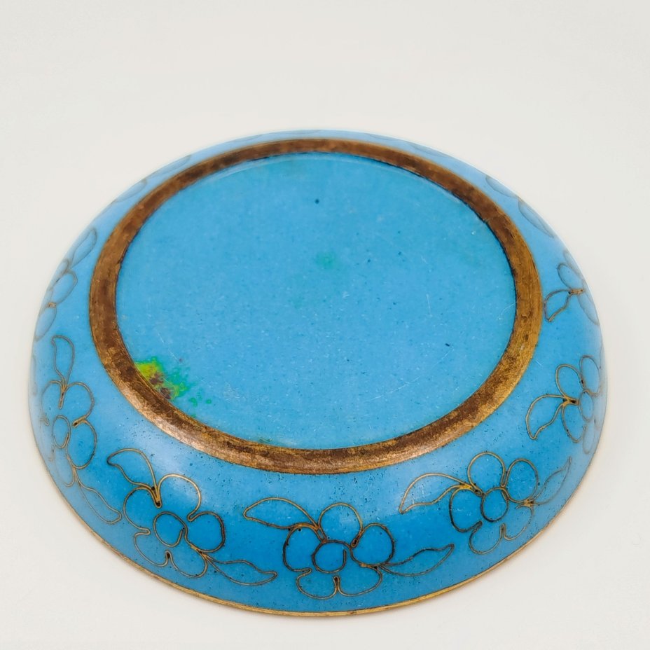 Розетка с цветочным декором на облачном фоне, латунь, перегородчатая эмаль (клуазоне), Китай, 1950-1980 гг.