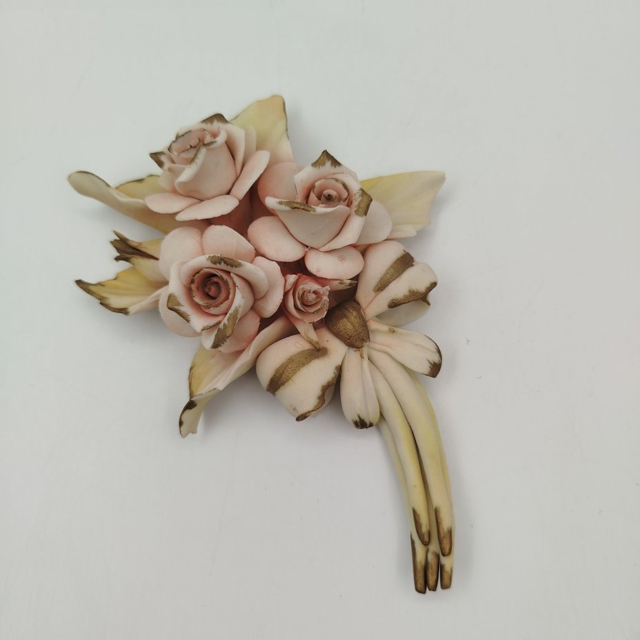 Статуэтка винтажная "Букет из нежных роз", Capodimonte (Каподимонте)