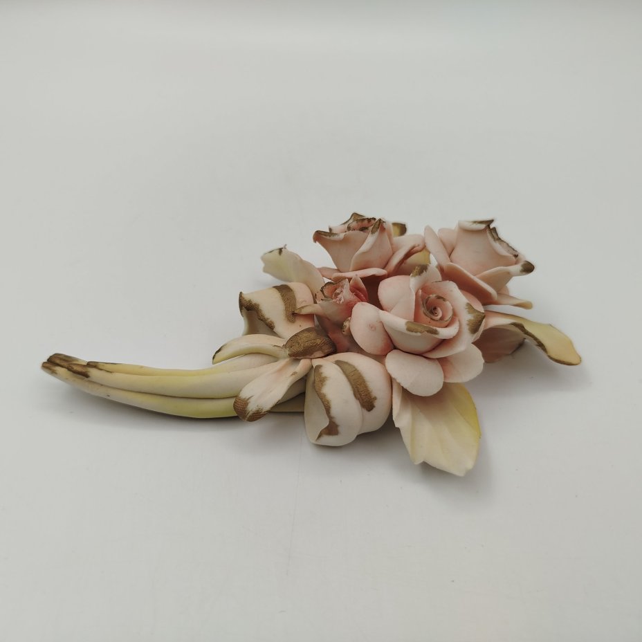 Статуэтка винтажная "Букет из нежных роз", Capodimonte (Каподимонте)