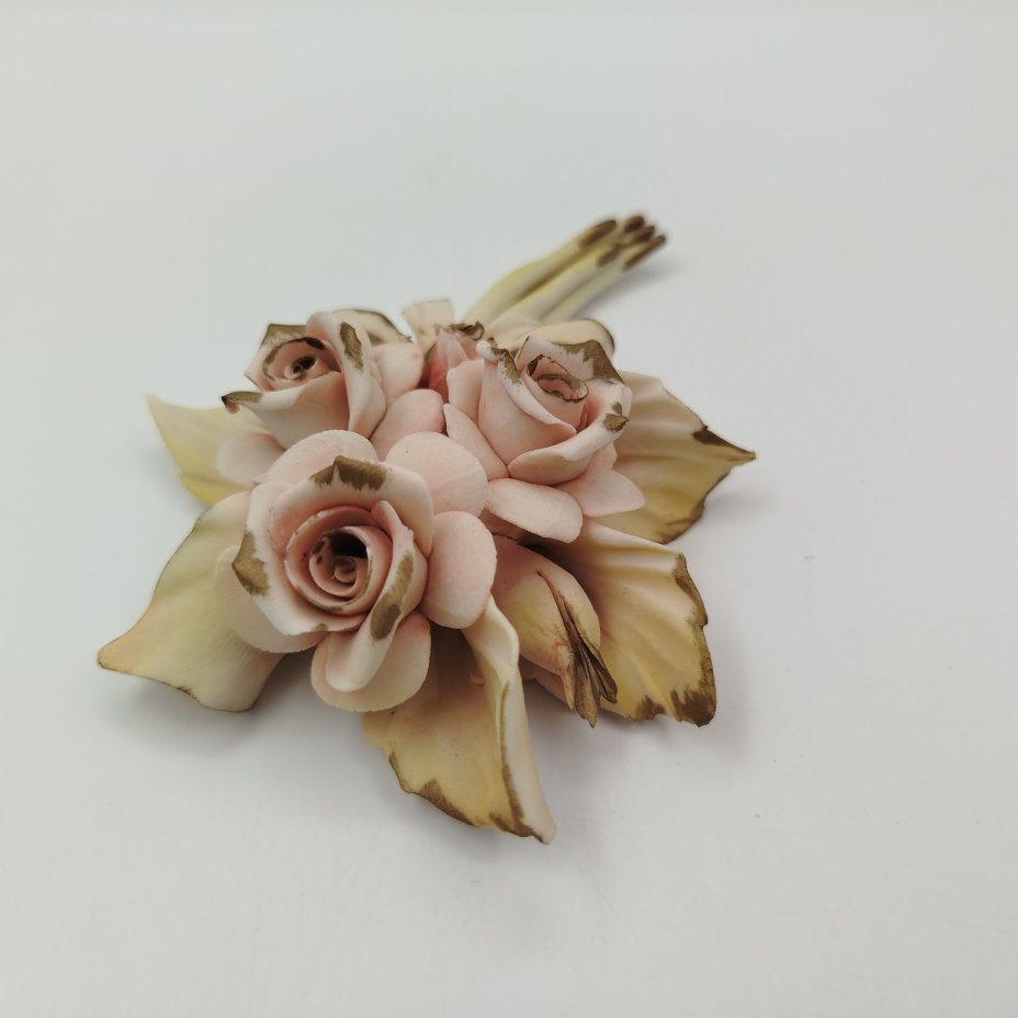 Статуэтка винтажная "Букет из нежных роз", Capodimonte (Каподимонте)
