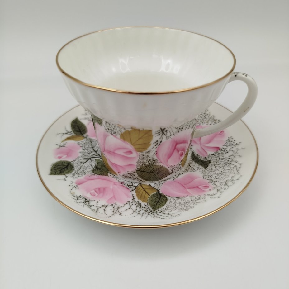 Кофейная пара с цветочным декором, форма "Волна", автор формы Э.М. Криммер, фарфор, деколь с подрисовкой, Императорский фарфоровый завод (ИФЗ), Российская Федерация, 1990-2010 гг.
