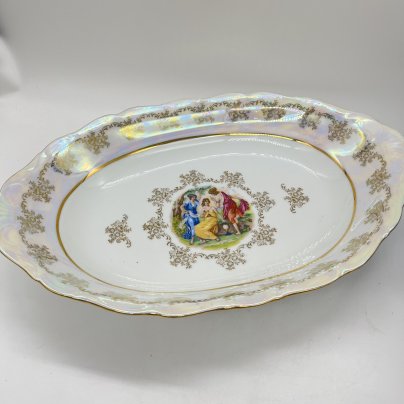 Блюдо овальной формы "Мадонна", украшенное цветочным декором, фарфор, люстр, деколь, золочение, Carlsbad, Чехия, 1990-2000 гг.