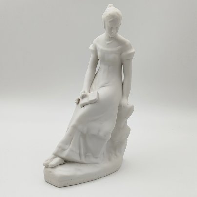 Статуэтка "Татьяна Ларина", скульптор Цепелев М. И., бисквит, Дмитровский фарфоровый завод (ДФЗ Вербилки), СССР, 1954-1965 гг.