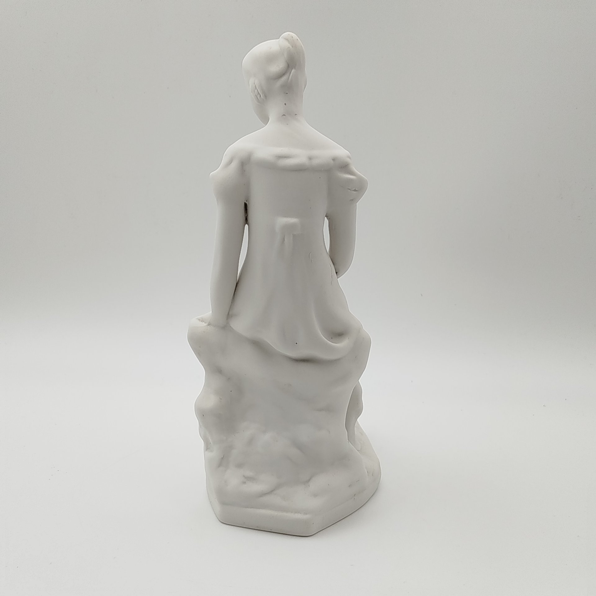 Статуэтка "Татьяна Ларина", скульптор Цепелев М. И., бисквит, Дмитровский фарфоровый завод (ДФЗ Вербилки), СССР, 1954-1965 гг.