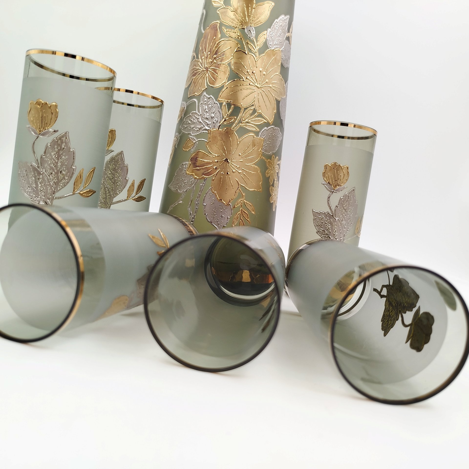 Набор: 6 стаканов и кувшин с растительным орнаментом, стекло, матирование, золочение, Чехия, 1990-2010 гг.