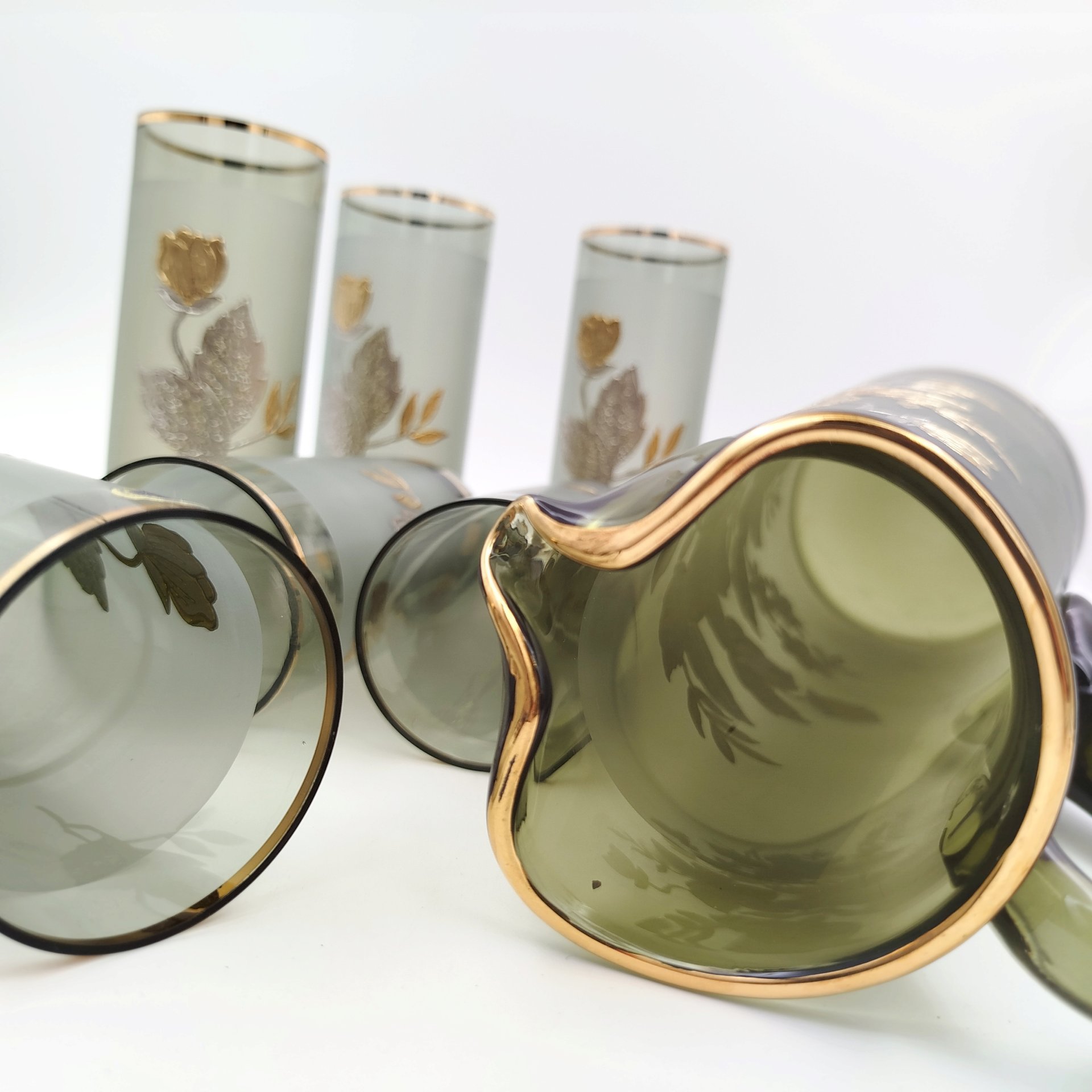 Набор: 6 стаканов и кувшин с растительным орнаментом, стекло, матирование, золочение, Чехия, 1990-2010 гг.