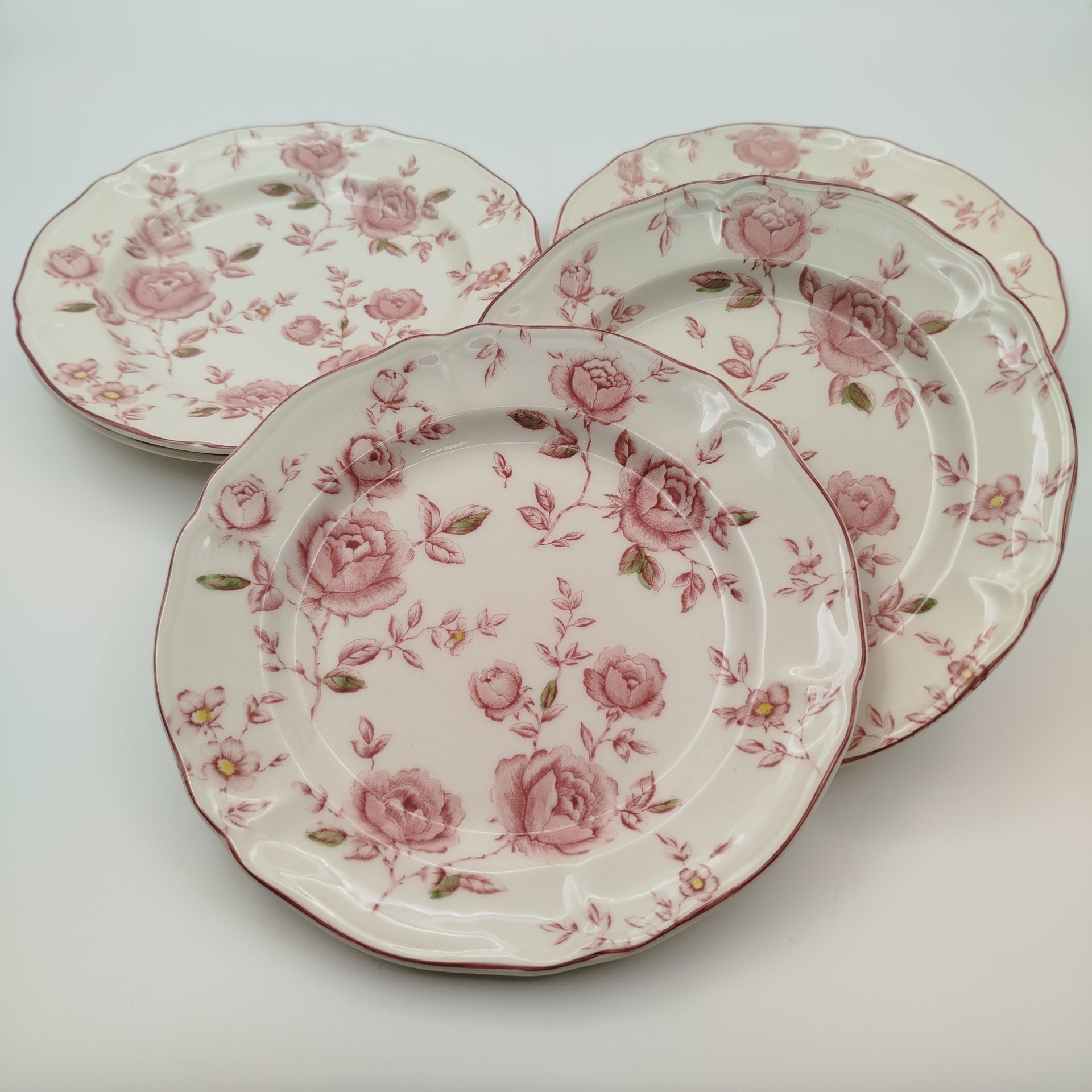 Набор десертных тарелок на 6 персон, с декором в виде побегов роз, "Claytan Tableware", фаянс, деколь, Малайзия, 1973-2000 гг.