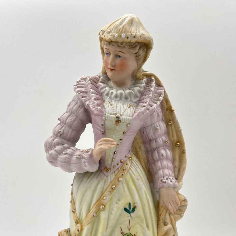 Статуэтка "Юная красавица"