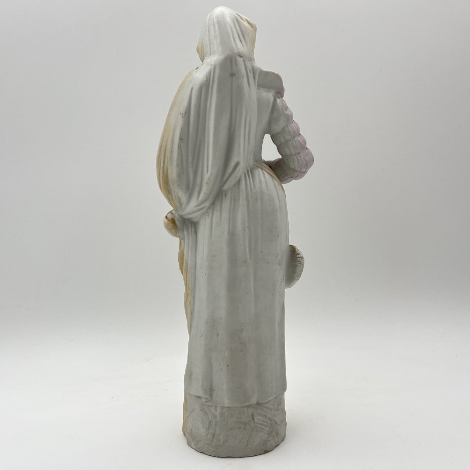 Статуэтка "Юная красавица"