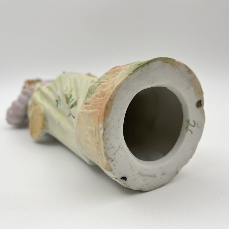 Статуэтка "Юная красавица"