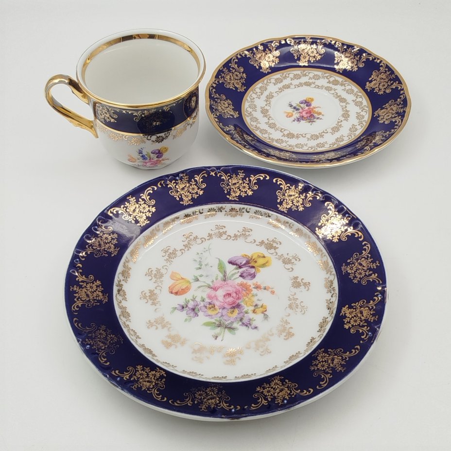 Чайное трио с кобальтовым бортом, украшенное цветочным декором, фарфор, крытье, деколь, золочение, Thun (Тун), Чехия, 1991-2010 гг.