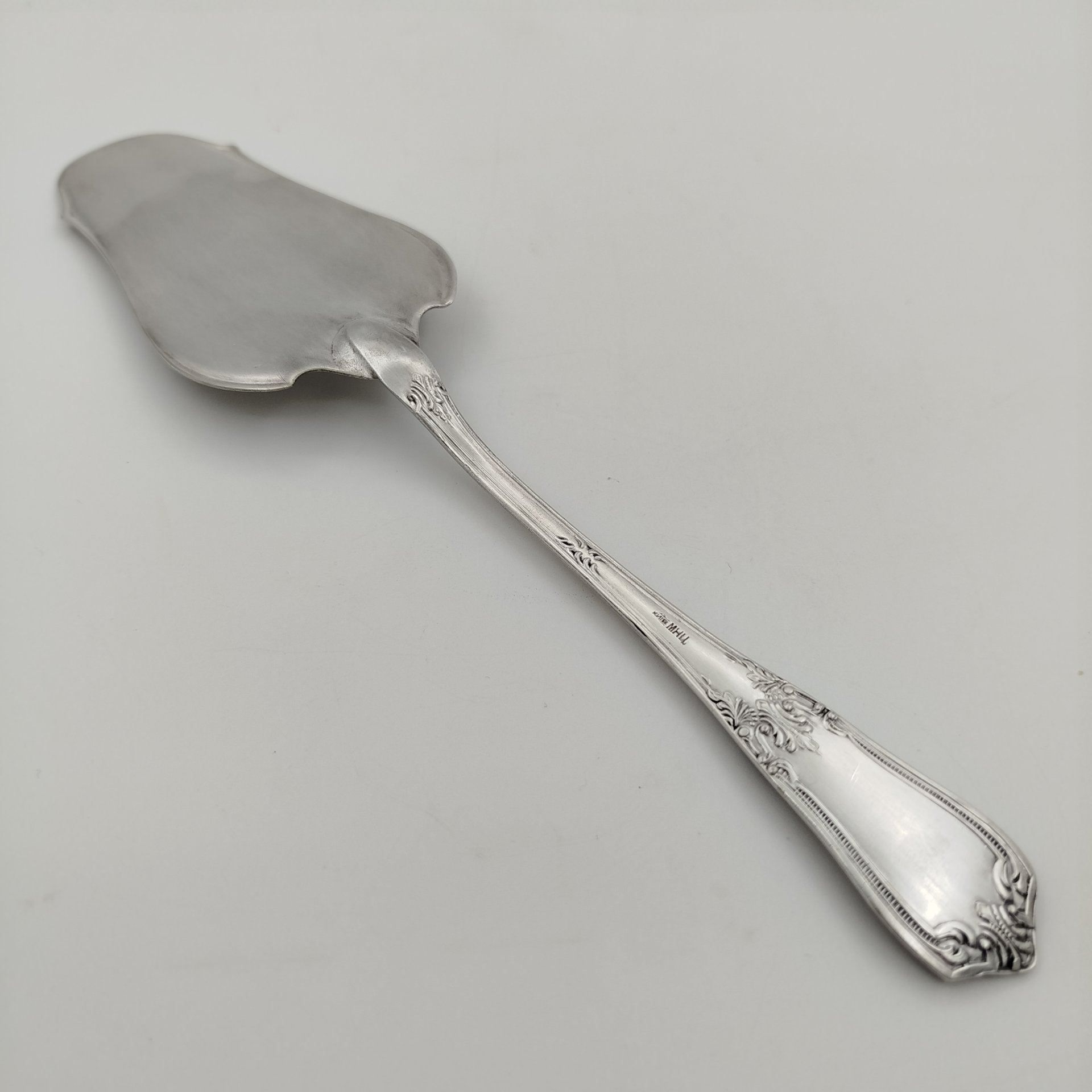 Лопатка для торта с растительным декором, мНЦ (медь-никель-цинк), Киевский завод столовых приборов и посуды им. Дзержинского (ЗiД, ЗиД)
