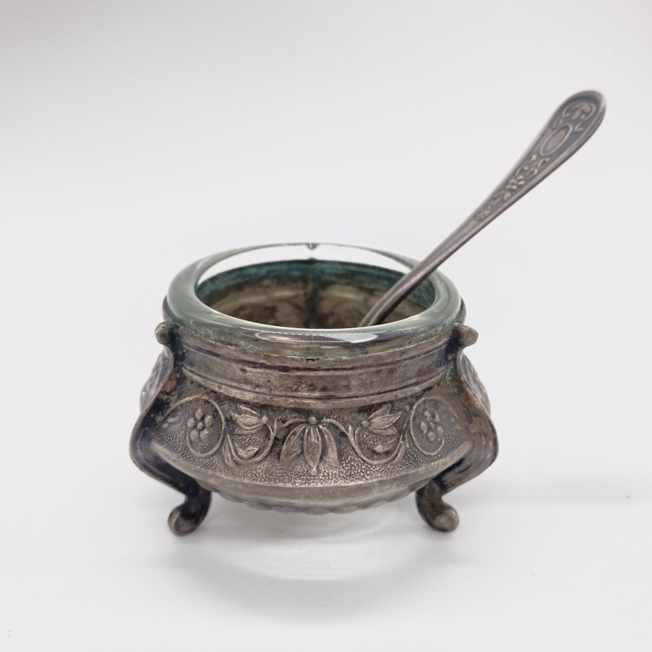 Солонка с миниатюрной ложечкой, мельхиор (медь-никель), стекло, Мстерская художественная фабрика  «Ювелир», СССР, 1970-1980 гг.