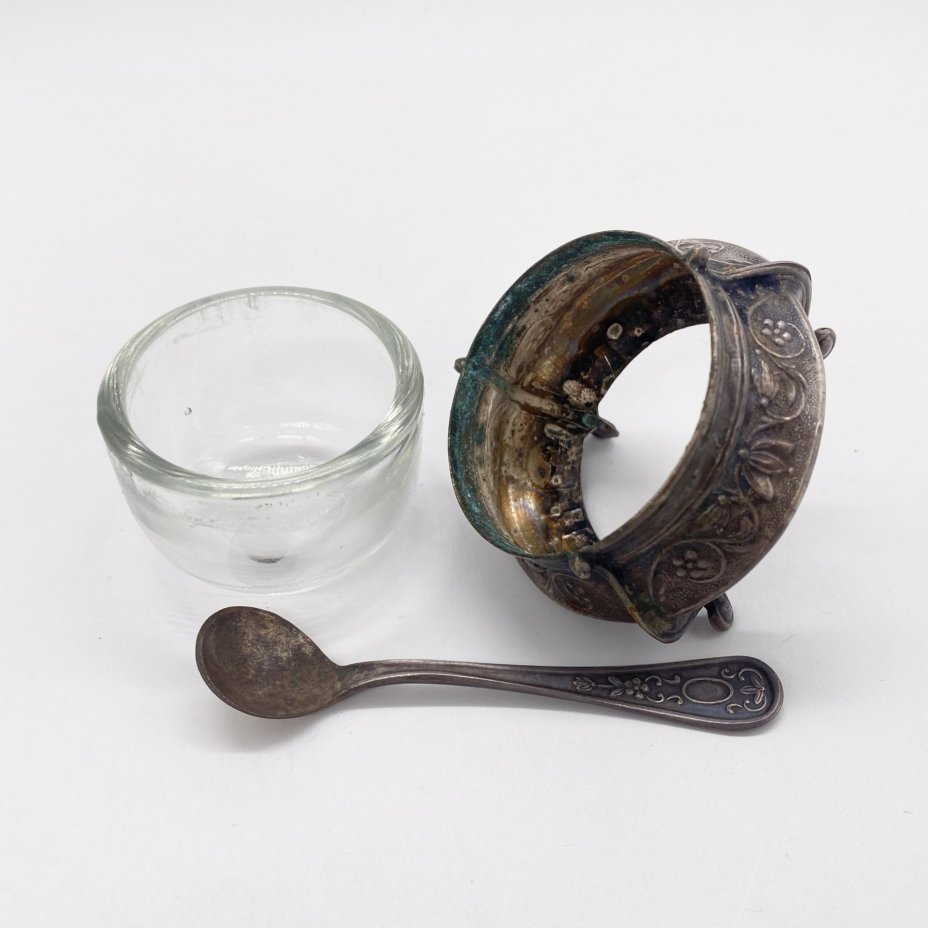 Солонка с миниатюрной ложечкой, мельхиор (медь-никель), стекло, Мстерская художественная фабрика  «Ювелир», СССР, 1970-1980 гг.