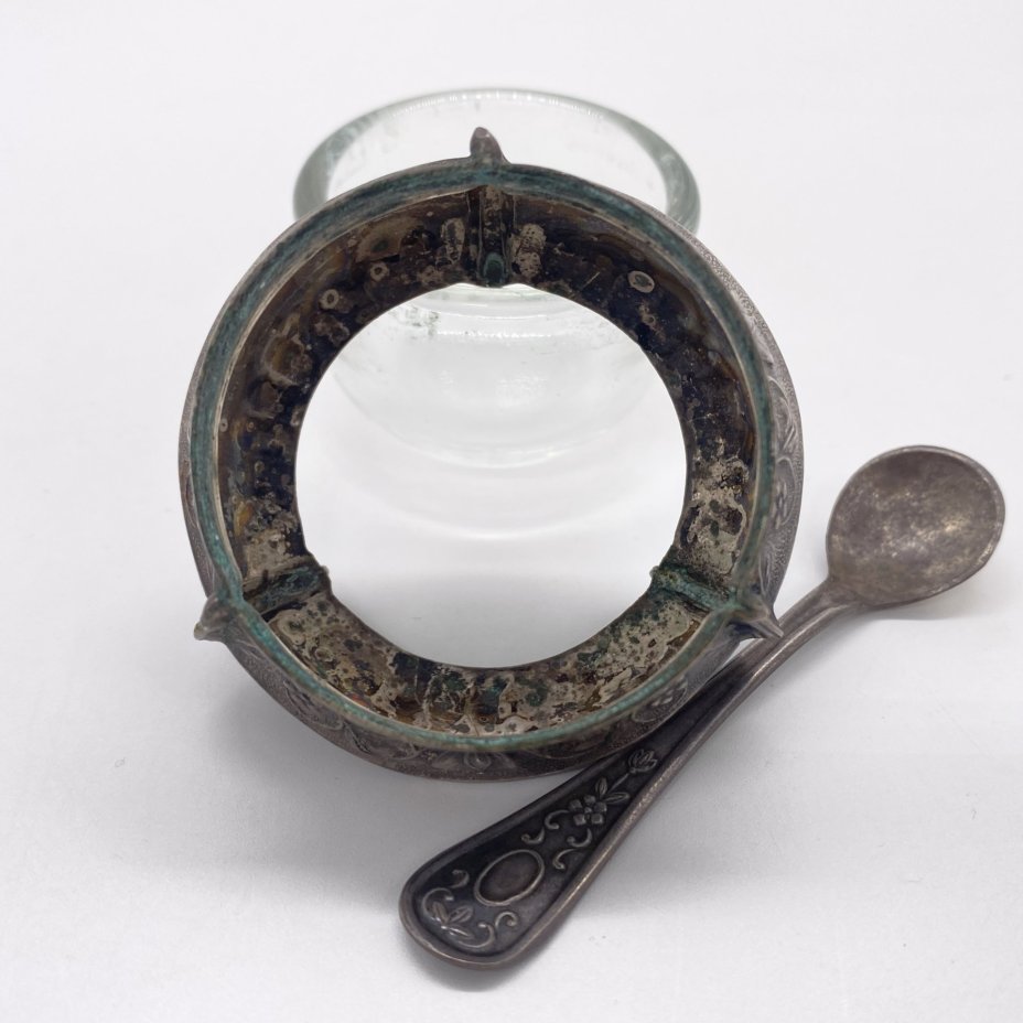 Солонка с миниатюрной ложечкой, мельхиор (медь-никель), стекло, Мстерская художественная фабрика  «Ювелир», СССР, 1970-1980 гг.