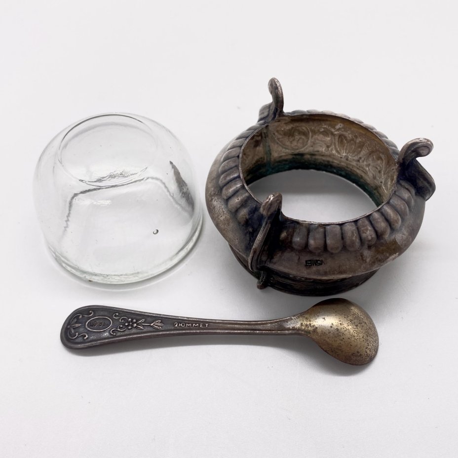 Солонка с миниатюрной ложечкой, мельхиор (медь-никель), стекло, Мстерская художественная фабрика  «Ювелир», СССР, 1970-1980 гг.