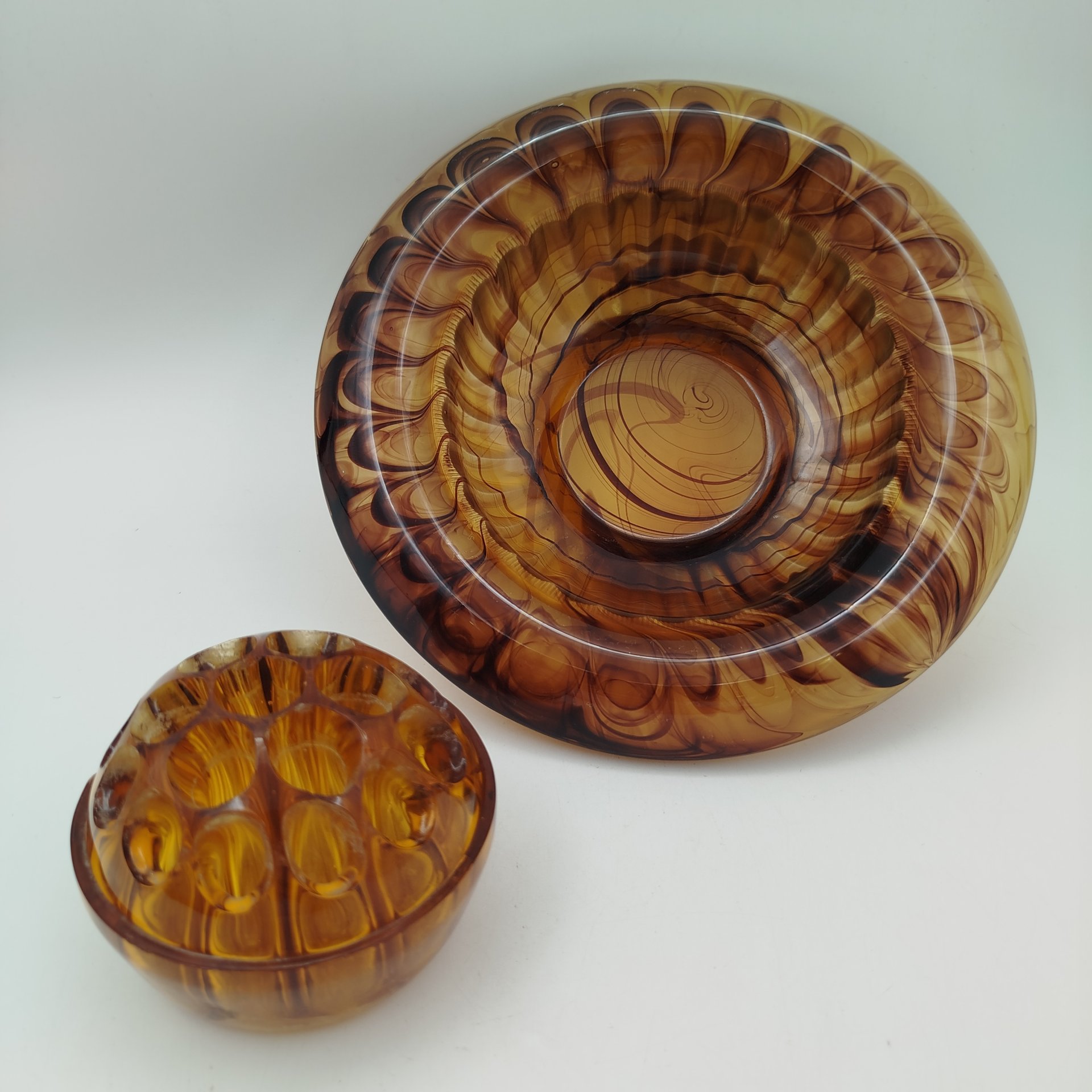 Ваза-подставка для цветов (роуз-боул, rose-bowl) "Amber Cloud", компания "George Davidson & Co", стекло, матовое, пресс, Великобритания, 1920-1930 гг.