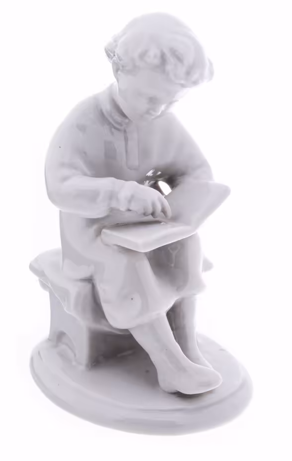 Статуэтка "Юный Ленин", фарфор,  Ленинградский фарфоровый завод ("ЛФЗ"), скульптор С. Б. Велихова , СССР, 1950-1970 гг., Ленинградский фарфоровый завод (ЛФЗ)