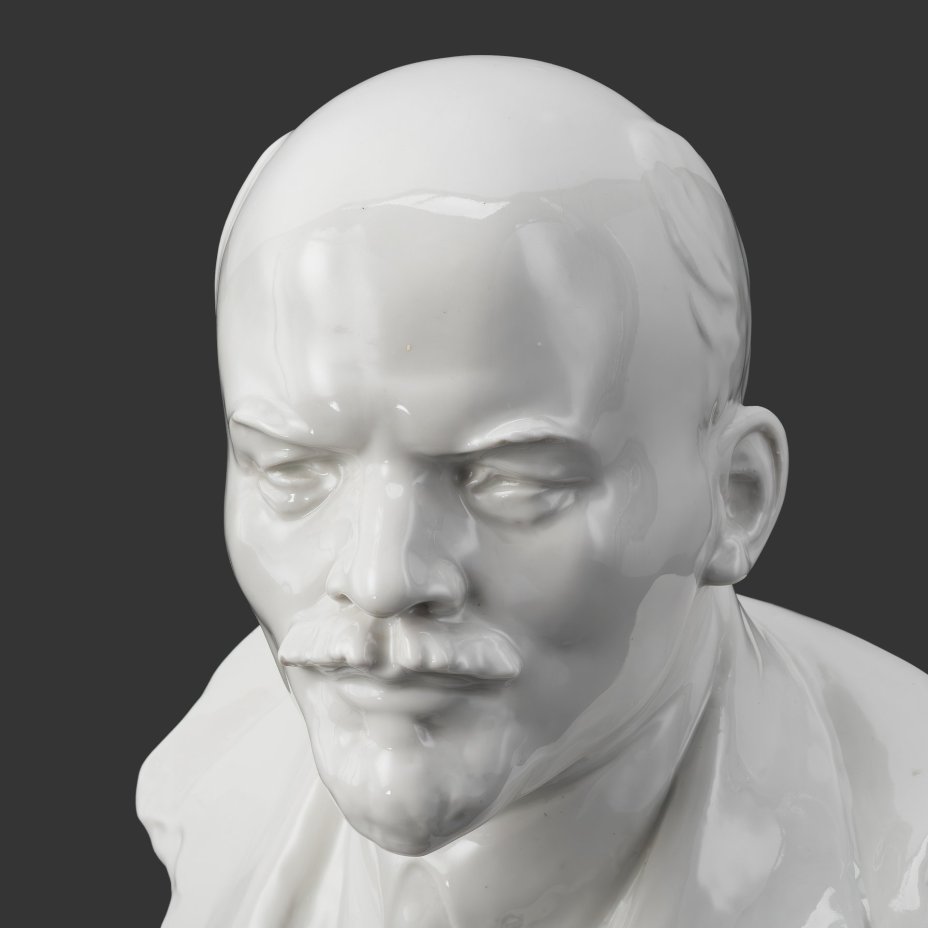 Бюст настольный «Владимир Ильич Ленин», скульптор Н.В. Томский