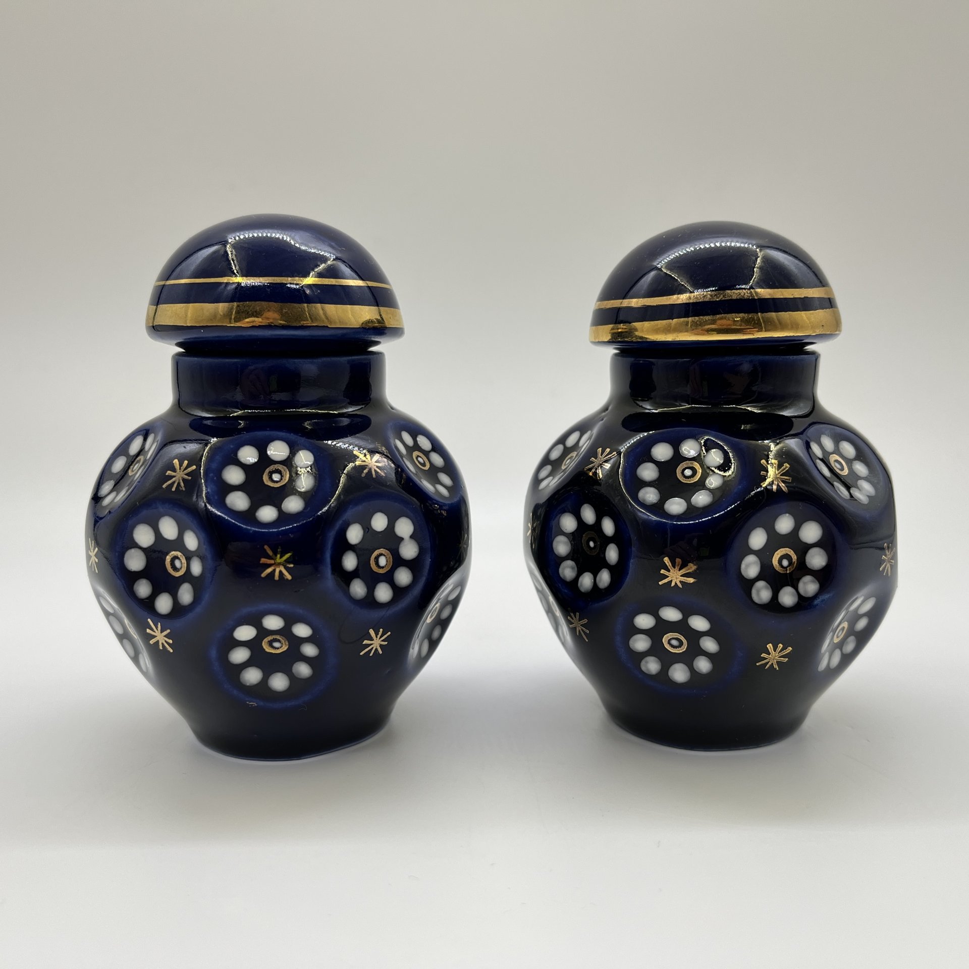 Набор из двух чайниц (ёмкостей для хранения), фарфор, крытье, золочение, Бронницкий завод фарфоровых изделий «Возрождение», СССР, 1980-1990 гг.