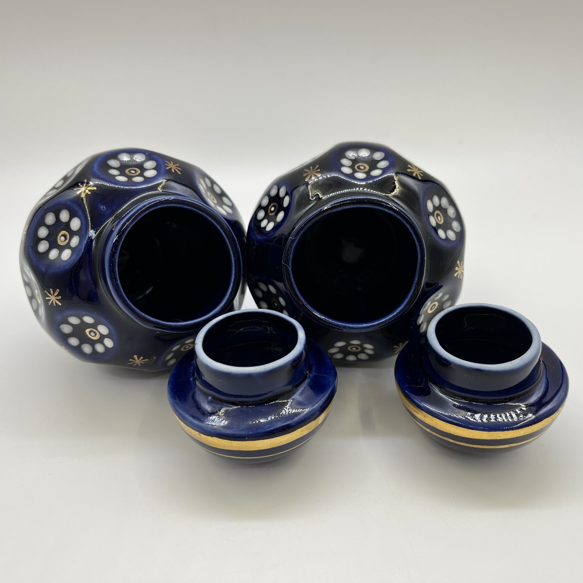 Набор из двух чайниц (ёмкостей для хранения), фарфор, крытье, золочение, Бронницкий завод фарфоровых изделий «Возрождение», СССР, 1980-1990 гг.